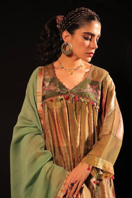 CAPISVIRLEO Green Chanderi, Silk Tassels V-neck Faraa Floral Embroidered Tunic Pant Set Online at Aza Fashions CAPISVIRLEO_Green Chanderi, Silk Tassels V-neck Faraa Floral Embroidered Tunic Pant Set _Online_at_Aza_Fashions