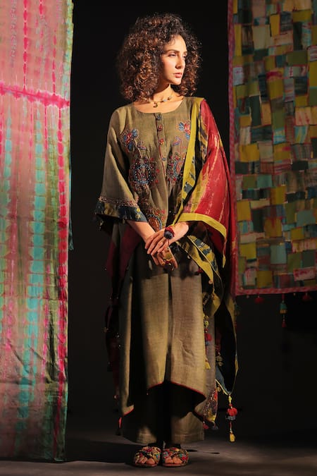 Capisvirleo Feezah Embroidered Kaftan Pant Set 