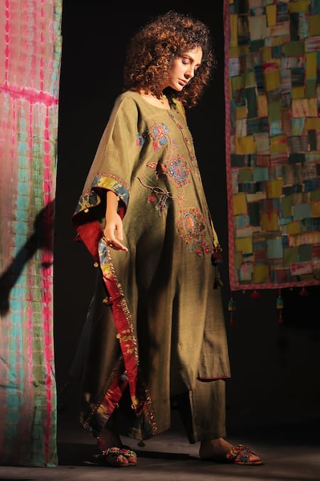CAPISVIRLEO_Green Wool Embroidery Round Neck Feezah Kaftan Pant Set _Online_at_Aza_Fashions