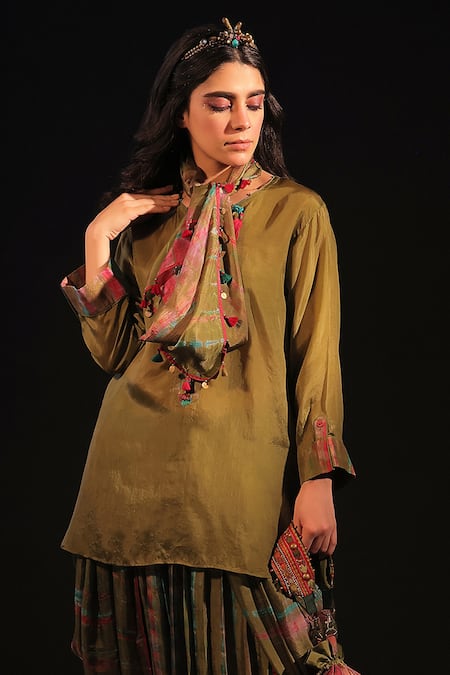 Shop Capisvirleo Green Silk Round Neck Tie-dye Dhoti Pant Plain Tunic Set at Aza Fashions Shop_Capisvirleo_Green Silk Round Neck Tie-dye Dhoti Pant Plain Tunic Set _at_Aza_Fashions