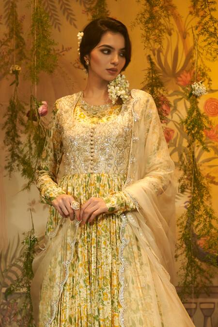 Aayushi Maniar_Ivory Silk, Organza Sequins, Nargis Floral Print Pleated Anarkali With Dupatta _Online_at_Aza_Fashions