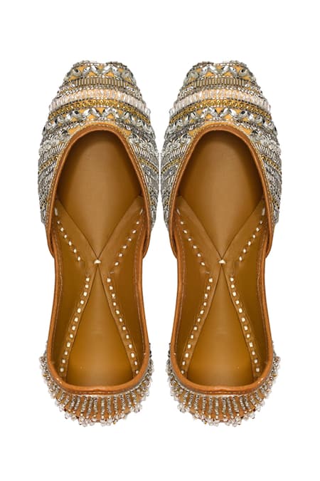 Shop_Yassio_Beige Ariadne Embroidered Juttis _at_Aza_Fashions