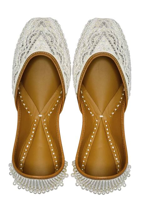 Buy_Yassio_White Zephyra Embroidered Juttis_Online_at_Aza_Fashions