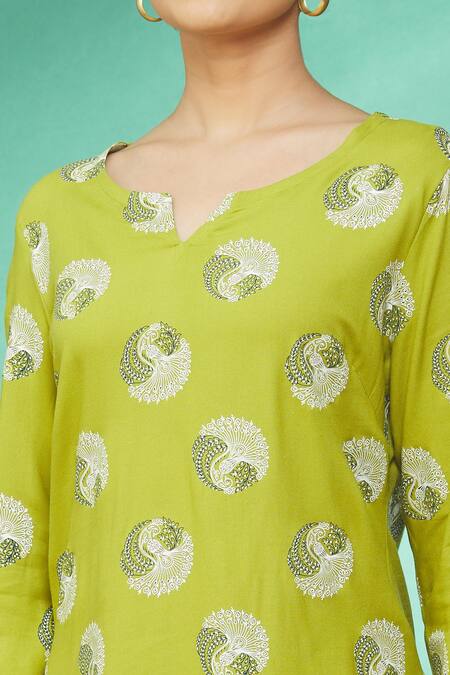 Samyukta Singhania_Green Peacock Print Short Tunic _at_Aza_Fashions