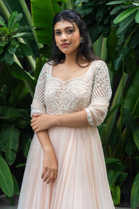 Shop Aakansha Gupta Peach Organza, Net Embroidery Round Neck Akira Gardenia Bloom Layered Anarkali Online at Aza Fashions Shop_Aakansha Gupta_Peach Organza, Net Embroidery Round Neck Akira Gardenia Bloom Layered Anarkali _Online_at_Aza_Fashions