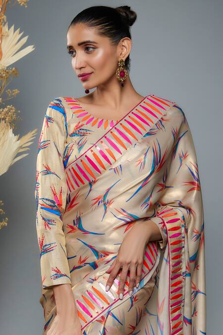 Anita Kanwal_Gold Shimmer Georgette Birds Of Paradise Printed Saree With Unstitched Blouse_Online_at_Aza_Fashions
