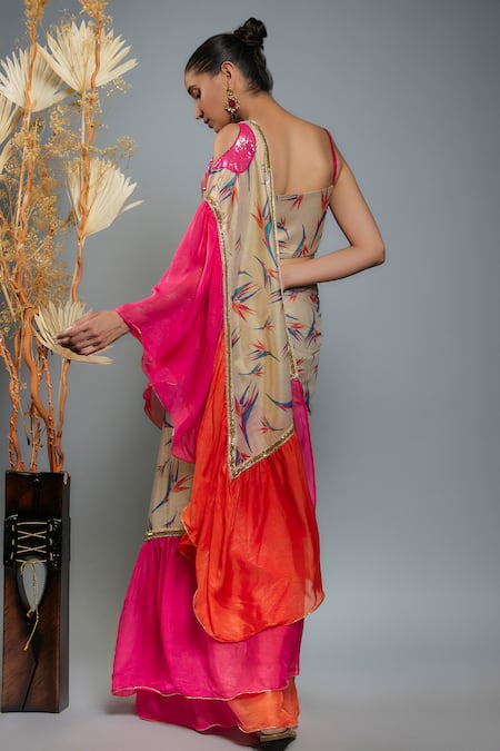Shop Anita Kanwal Gold Tissue Hand Embroidered Birds Of Paradise Saree With Unstitched Blouse at Aza Fashions Shop_Anita Kanwal_Gold Tissue Hand Embroidered Birds Of Paradise Saree With Unstitched Blouse _at_Aza_Fashions