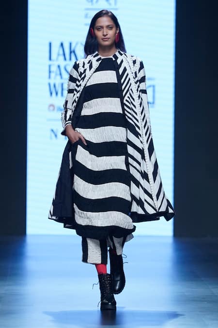 KA-Sha_Off White Kala Cotton Ruched Straight Pant _Online_at_Aza_Fashions