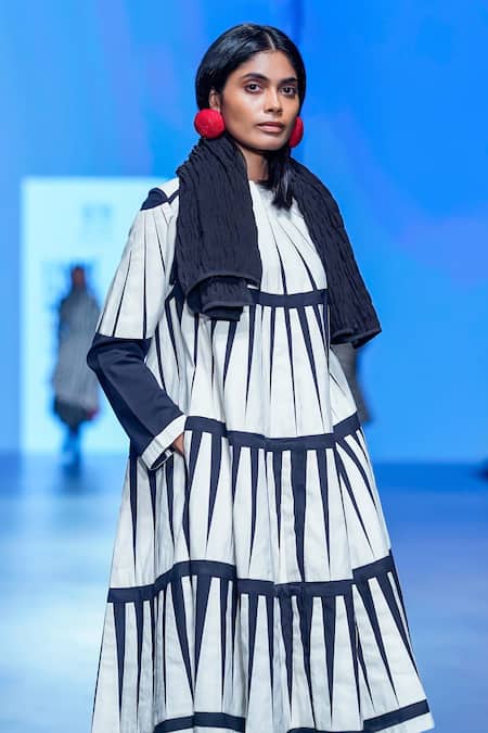 Buy KA-Sha Off White Cotton Round Neck Geometric Pattern Jacket Online at Aza Fashions Buy_KA-Sha_Off White Cotton Round Neck Geometric Pattern Jacket _Online_at_Aza_Fashions