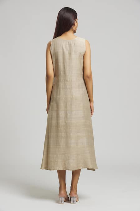 Shop Bhusattva Beige Organic Silk Embroidered Cutdana Round Sequin Kurta With Stole at Aza Fashions Shop_Bhusattva_Beige Organic Silk Embroidered Cutdana Round Sequin Kurta With Stole _at_Aza_Fashions