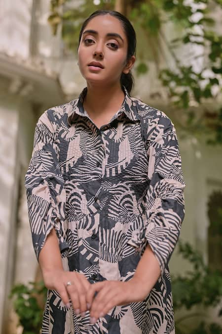 Saangi Black Poplin Collared Zebra Print Shirt Dress Online at Aza Fashions Saangi_Black Poplin Collared Zebra Print Shirt Dress _Online_at_Aza_Fashions