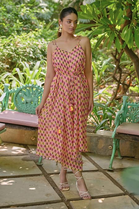 Saangi Yellow Georgette V-neck Geometric Print Jumpsuit Online at Aza Fashions Saangi_Yellow Georgette V-neck Geometric Print Jumpsuit _Online_at_Aza_Fashions