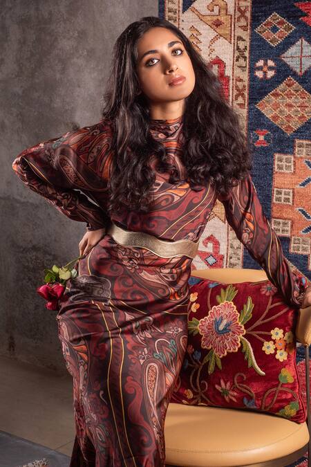 Shop And Also Gold Textured Reversible Waist Belt at Aza Fashions Shop_And Also_Gold Textured Reversible Waist Belt_at_Aza_Fashions