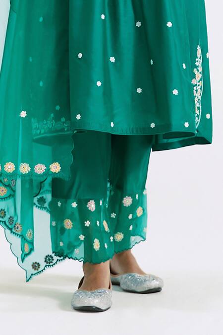 Basanti Kapde aur Koffee_Green Chanderi Embroidery Thread V Neck Work Kurta Set _Online_at_Aza_Fashions