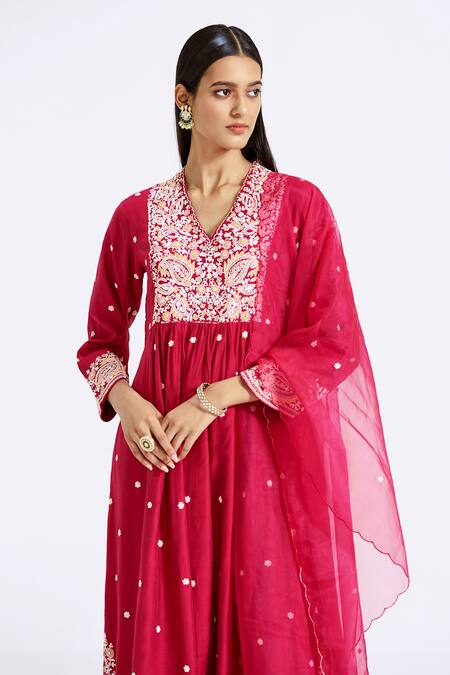 Basanti Kapde aur Koffee Pink Chanderi Embroidery Thread V Neck Work Kurta Pant Set Online at Aza Fashions Basanti Kapde aur Koffee_Pink Chanderi Embroidery Thread V Neck Work Kurta Pant Set _Online_at_Aza_Fashions