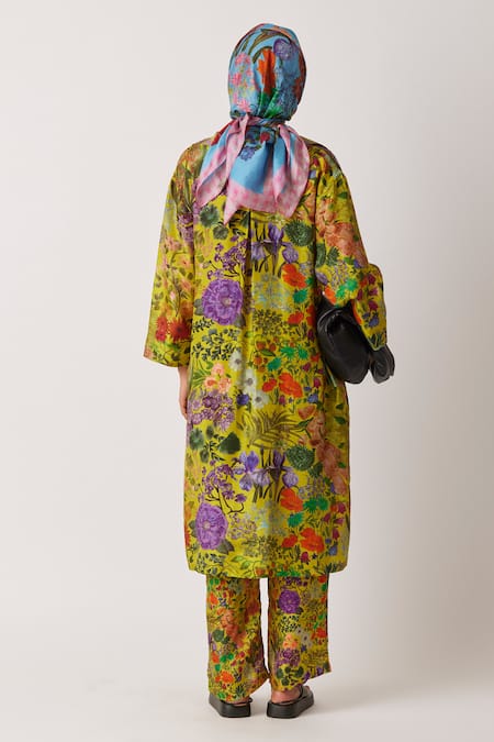 Shop Yavi Green Silk Betty Printed Straight Pant at Aza Fashions Shop_Yavi_Green Silk Betty Printed Straight Pant _at_Aza_Fashions