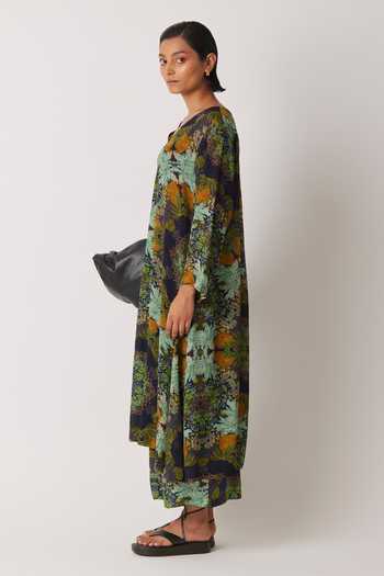 Buy Yavi Brown Modal V-neck Accord Chaotic Wood Print Dress Online at Aza Fashions Buy_Yavi_Brown Modal V-neck Accord Chaotic Wood Print Dress _Online_at_Aza_Fashions
