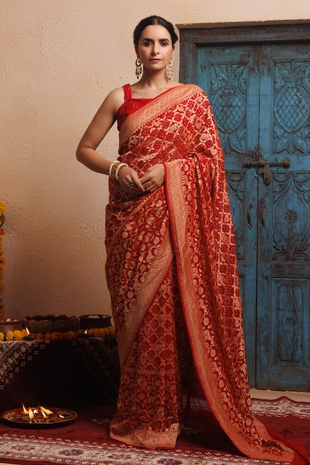 Geroo Jaipur Red Pure Georgette Woven Gharchola Bandhani Saree With Unstitched Blouse Piece