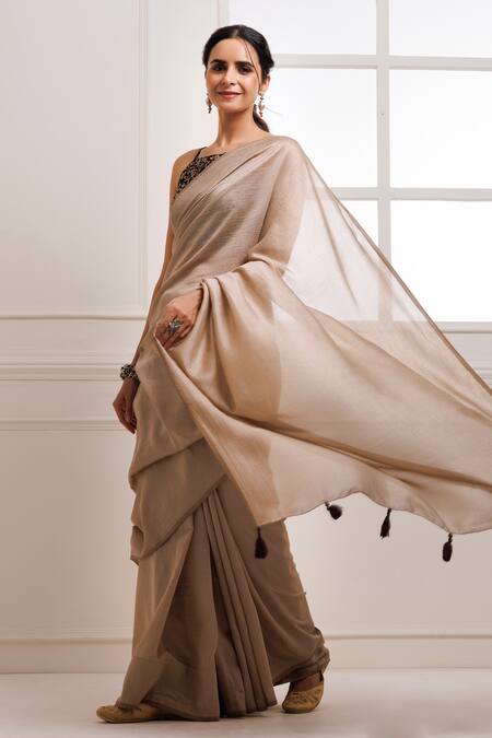 Buy_Geroo Jaipur_Beige Silk Gota Patti, Embroidery Square Neck Saree With Blouse _Online_at_Aza_Fashions