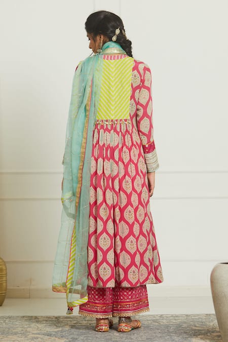 Shop Rajiramniq Green Organza, Crepe, Modal Satin V Neck Embroidered Panelled Kurta Set at Aza Fashions Shop_Rajiramniq_Green Organza, Crepe, Modal Satin V Neck Embroidered Panelled Kurta Set _at_Aza_Fashions