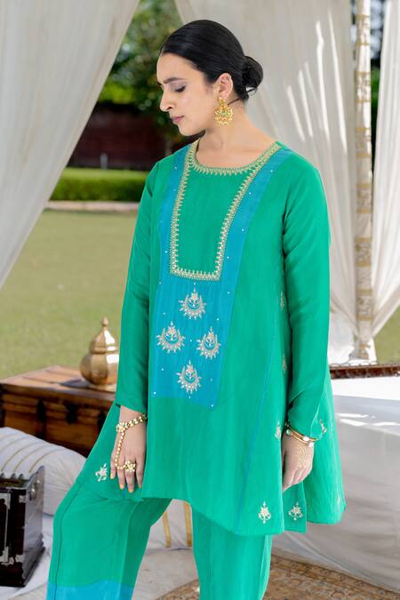 Kacha Tanka_Green Pure Silk Embroidered Sequin Round And Aari Work Kurta & Palazzo Set _Online_at_Aza_Fashions
