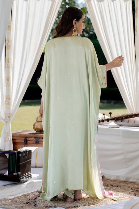 Kacha Tanka Embroidered Kaftan & Pant Set 