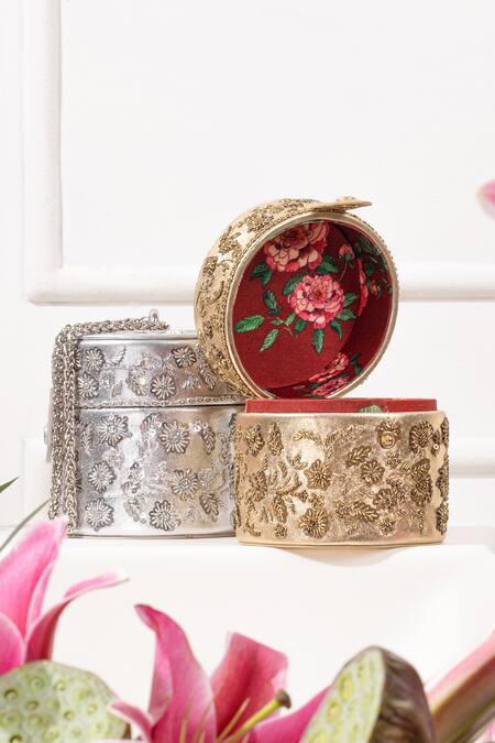 Shop_The Leather Garden_Silver Embellished Sabah Embroidered Potli Bag 