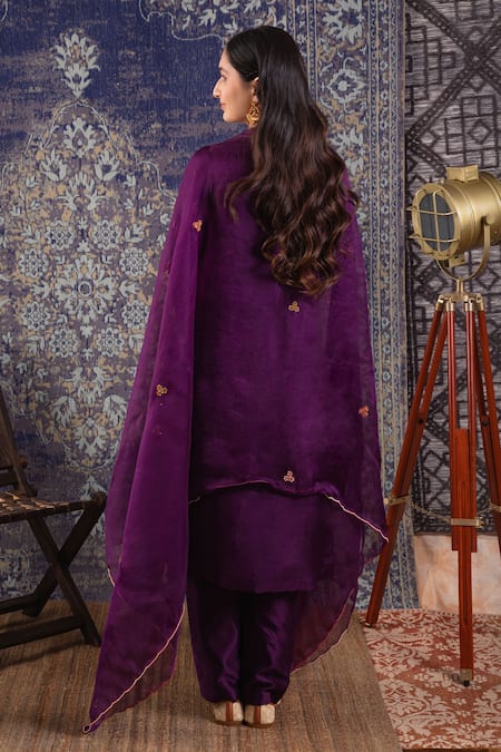 Shop BAIDEHI Purple Organza, Chanderi Silk Embroidery Round Floral Resham Kurta Pant Set at Aza Fashions Shop_BAIDEHI_Purple Organza, Chanderi Silk Embroidery Round Floral Resham Kurta Pant Set _at_Aza_Fashions