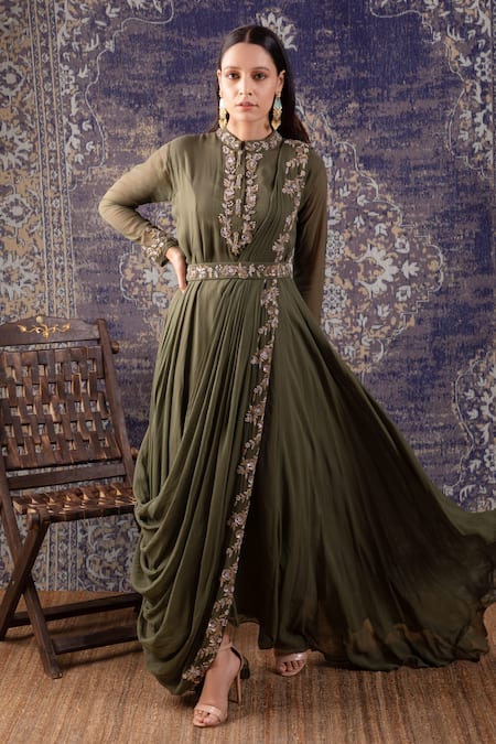 Pastel Green Georgette Saree Gown Ornamented With Waist Belt