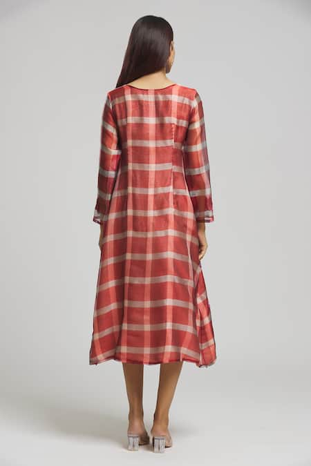 Shop Bhusattva Red Organic Silk Embroidered Sequin Round Blossom Kurta at Aza Fashions Shop_Bhusattva_Red Organic Silk Embroidered Sequin Round Blossom Kurta _at_Aza_Fashions