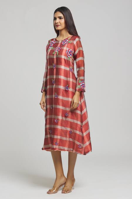 Buy Bhusattva Red Organic Silk Embroidered Sequin Round Blossom Kurta Online at Aza Fashions Buy_Bhusattva_Red Organic Silk Embroidered Sequin Round Blossom Kurta _Online_at_Aza_Fashions