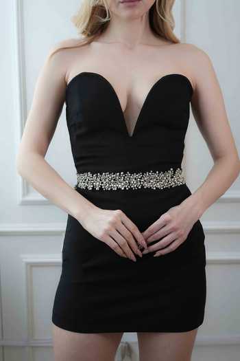 Floristaa by mahek Silver Crystals, Pearls Boheme Vine Embellished Waist Belt Online at Aza Fashions Floristaa by mahek_Silver Crystals, Pearls Boheme Vine Embellished Waist Belt _Online_at_Aza_Fashions