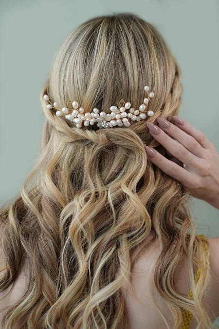 Floristaa By Mahek White Beads, Pearls Narnia Embellished Hair Comb Online at Aza Fashions Floristaa By Mahek_White Beads, Pearls Narnia Embellished Hair Comb _Online_at_Aza_Fashions