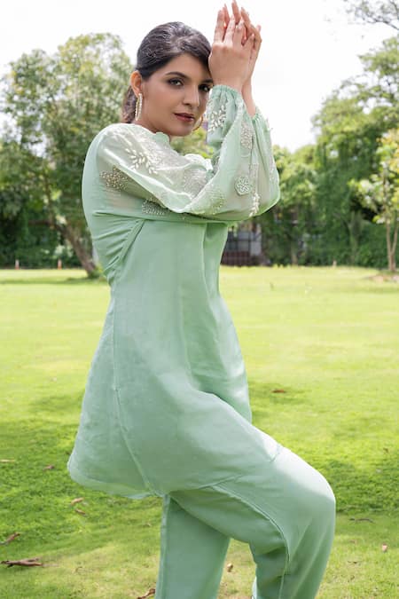 Label Lila_Green Chiffon Embroidery V-neck Foliage Kurta With Pant _Online_at_Aza_Fashions