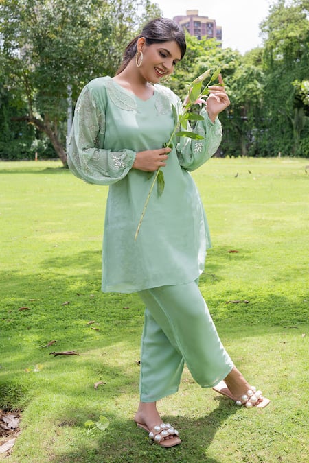 Shop_Label Lila_Green Chiffon Embroidery V-neck Foliage Kurta With Pant _Online_at_Aza_Fashions