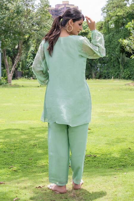 Buy_Label Lila_Green Chiffon Embroidery V-neck Foliage Kurta With Pant 