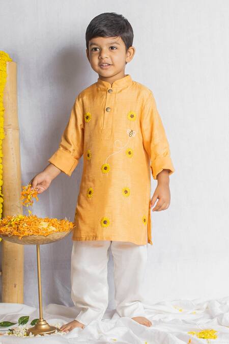Rage Attire-Sweta Saria Peach Cotton, Bamboo Embroidery Sunflower Kurta And Pyjama Set 