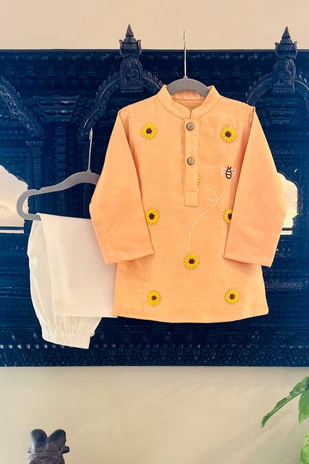 Shop Rage Attire-Sweta Saria Peach Cotton, Bamboo Embroidery Sunflower Kurta And Pyjama Set Online at Aza Fashions Shop_Rage Attire-Sweta Saria_Peach Cotton, Bamboo Embroidery Sunflower Kurta And Pyjama Set _Online_at_Aza_Fashions