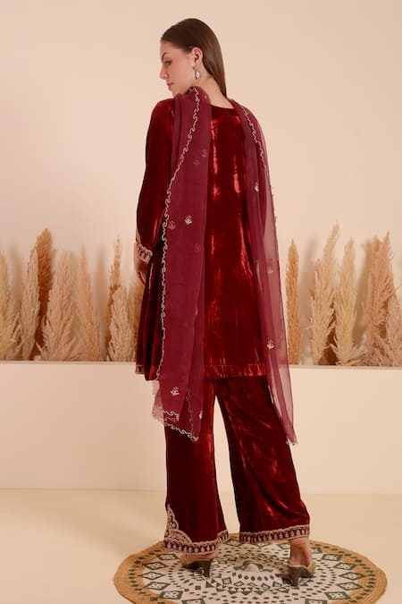 Shop_Surabhi Arya_Maroon Velvet Embroidery V-neck Bloom Vine Kurta With Pant _at_Aza_Fashions