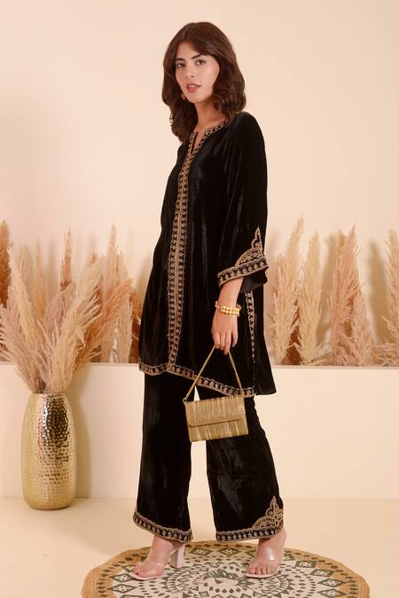 Buy_Surabhi Arya_Black Velvet Embroidery Split V-neck Gardenia Vine Kurta With Pant _Online_at_Aza_Fashions