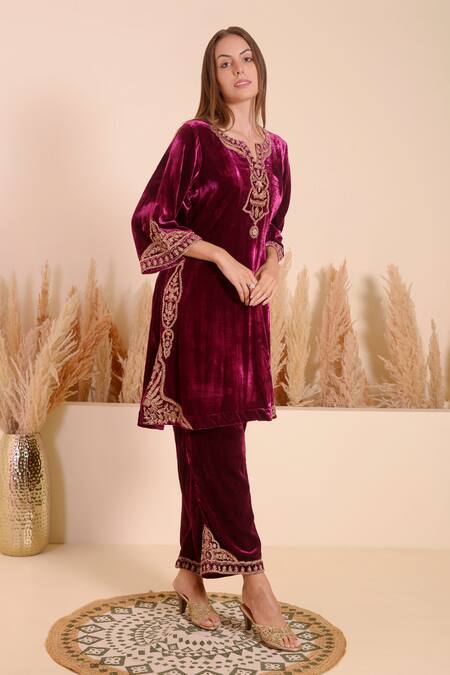 Buy_Surabhi Arya_Wine Velvet Embroidery V-neck Damask Bloom Encrusted Kurta With Pant _Online_at_Aza_Fashions