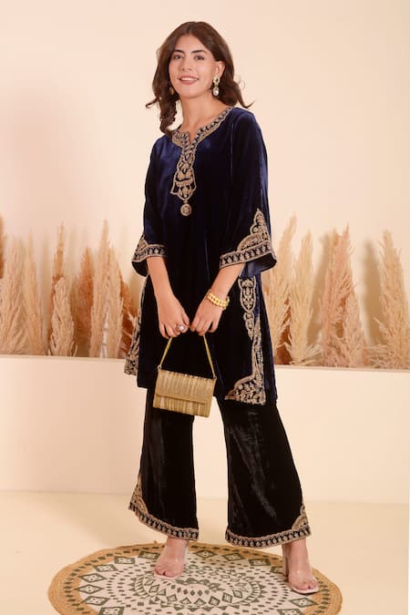 Surabhi Arya Blossom Garden Embroidered Velvet Kurta With Pant 