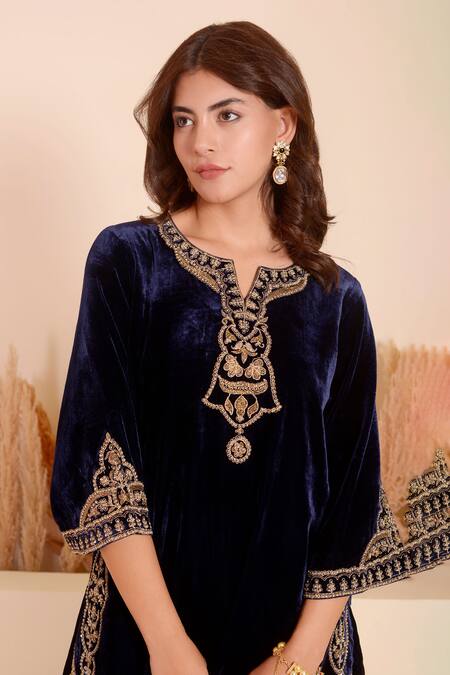 Buy_Surabhi Arya_Blue Velvet Embroidery Split V-neck Blossom Garden Kurta With Pant _Online_at_Aza_Fashions