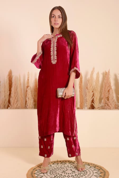 Surabhi Arya Carnation Bloom Embroidered Velvet Kurta With Pant 