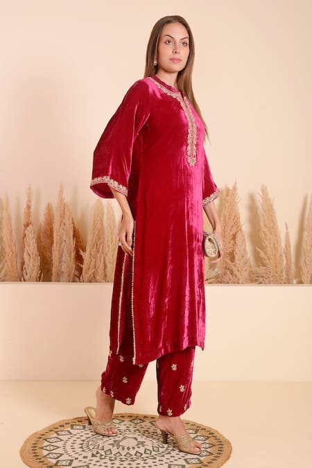 Surabhi Arya_Red Velvet Embroidery Mandarin Collar Carnation Bloom Kurta With Pant _Online_at_Aza_Fashions