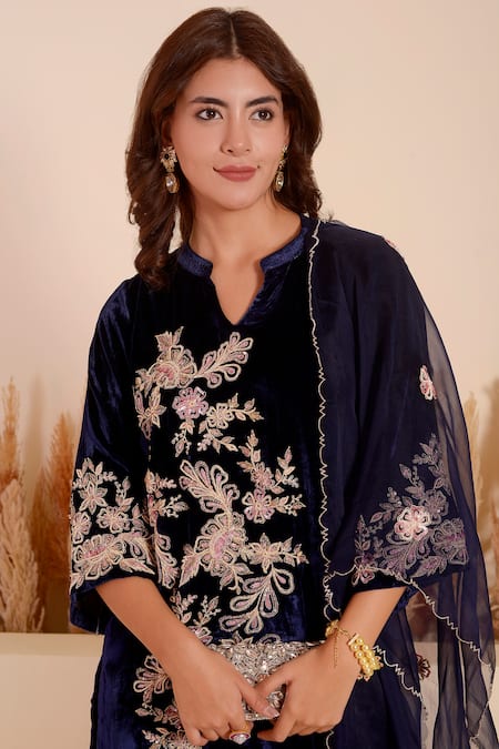 Buy_Surabhi Arya_Blue Velvet Sequins, Embroidery Mandarin Midnight Bloom Kurta With Pant _Online_at_Aza_Fashions