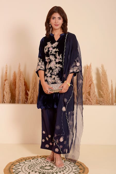 Surabhi Arya_Blue Velvet Sequins, Embroidery Mandarin Midnight Bloom Kurta With Pant _at_Aza_Fashions