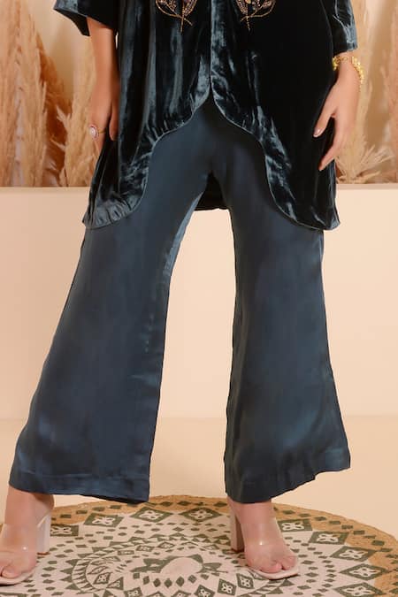 Surabhi Arya_Green Velvet, Chanderi Silk Sequins, Hyacinth Bloom Embellished Jacket Pant Set _Online_at_Aza_Fashions