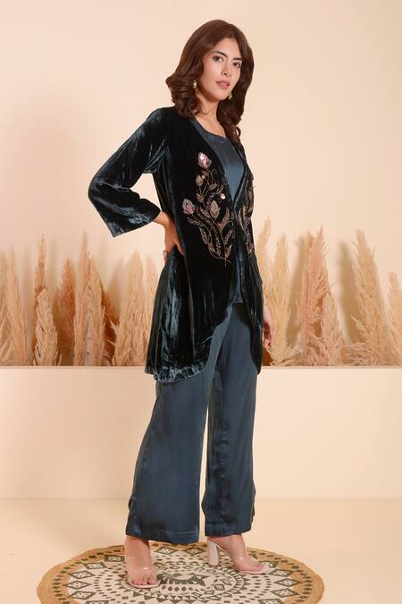 Surabhi Arya_Green Velvet, Chanderi Silk Sequins, Hyacinth Bloom Embellished Jacket Pant Set _at_Aza_Fashions