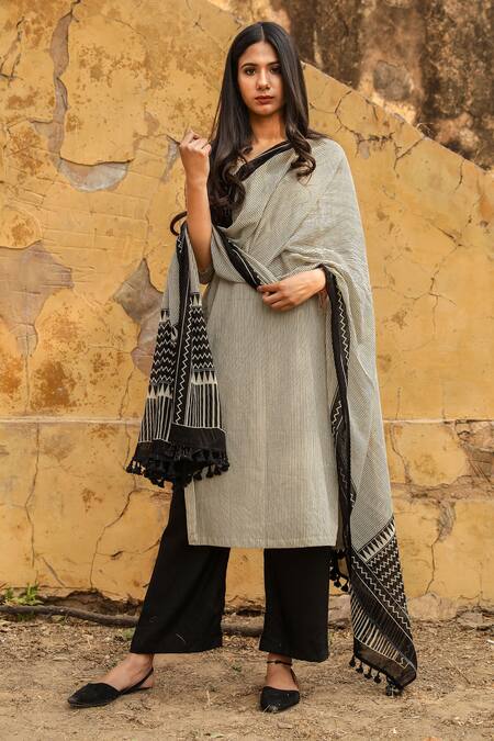 Buy Gulabo Jaipur Black Cotton Round Printed Kurta Set at Aza Fashions Buy_Gulabo Jaipur_Black Cotton Round Printed Kurta Set_at_Aza_Fashions